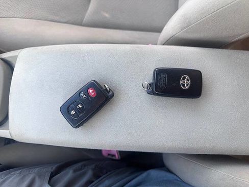 Used 2010 Toyota Prius Three image 16