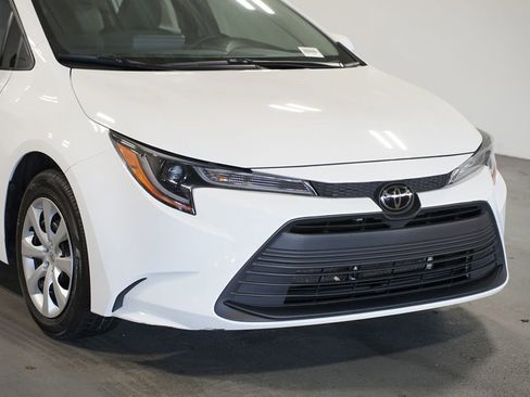 Certified 2023 Toyota Corolla LE image 4
