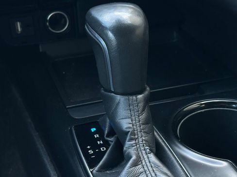 Used 2019 Toyota Camry L image 16