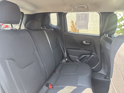 Used 2023 Jeep Renegade Latitude w/ Premium Group AWD/4WD image 25