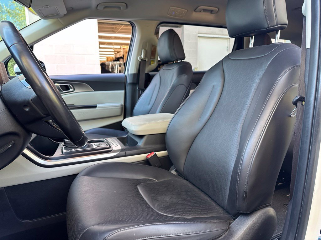 Used 2024 Kia Carnival LX FWD image 37