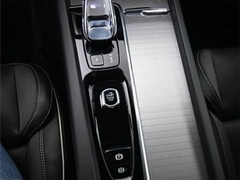 Used 2024 Volvo S60 B5 Plus image 10