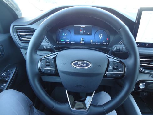 Used 2025 Ford Escape Platinum w/ Premium Technology Package AWD/4WD image 14