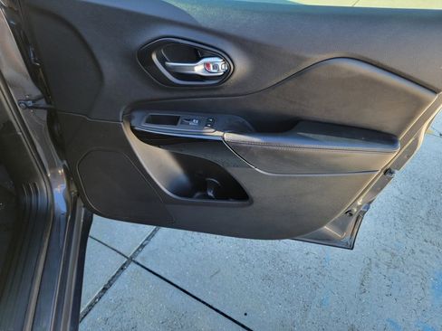 Used 2021 Jeep Cherokee Latitude Plus image 15