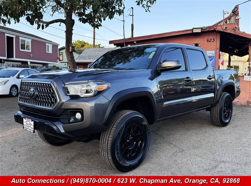 Used 2018 Toyota Tacoma TRD Off-Road w/ Technology Package AWD/4WD image 2