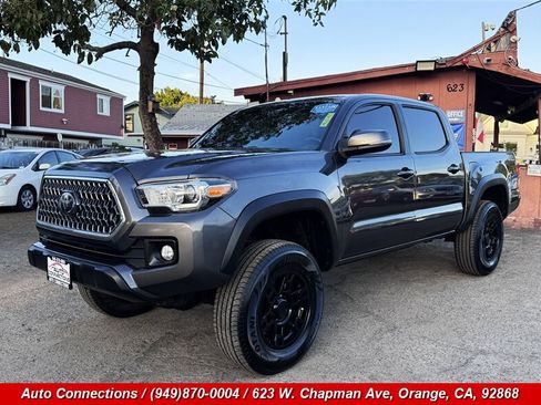 Used 2018 Toyota Tacoma TRD Off-Road w/ Technology Package AWD/4WD image 2