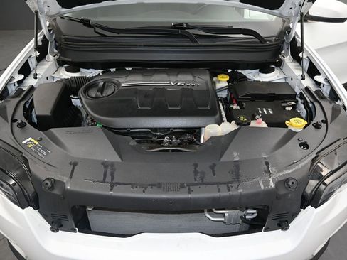 Used 2021 Jeep Cherokee Latitude Lux AWD/4WD image 12