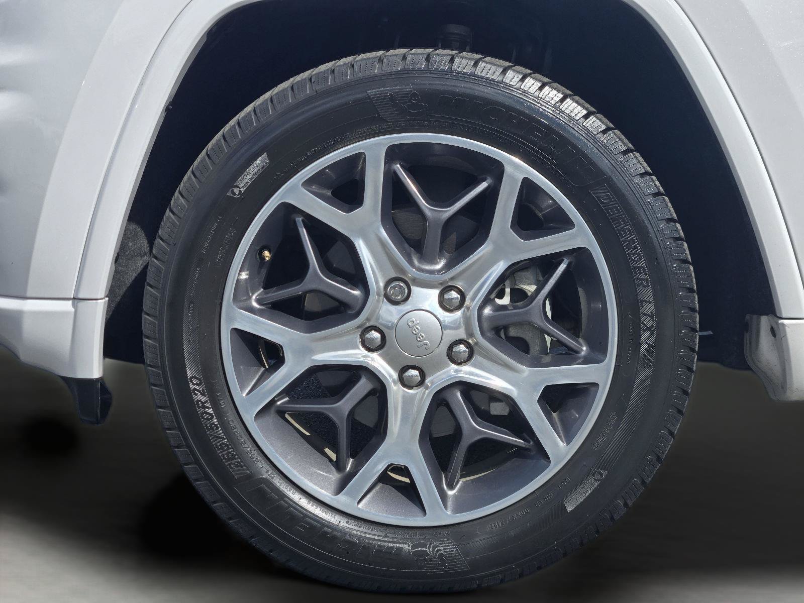 Used 2019 Jeep Grand Cherokee Overland RWD image 11