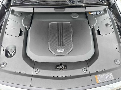 Certified 2024 Cadillac Lyriq Luxury AWD/4WD image 30