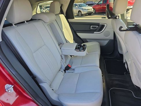 Used 2019 Land Rover Discovery Sport SE image 7
