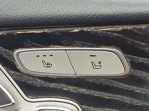 Used 2018 Mercedes-Benz E 300 4MATIC image 25