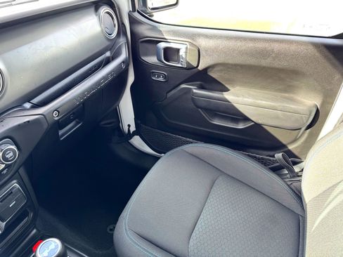 Used 2022 Jeep Wrangler Unlimited Rubicon 4xe image 35