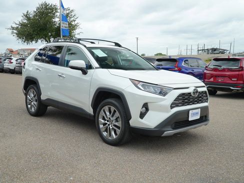 Used 2020 Toyota RAV4 Limited FWD image 3