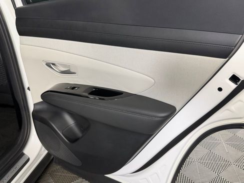 Used 2025 Hyundai Tucson Limited image 32