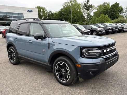 Used 2025 Ford Bronco Sport Outer Banks w/ Outer Banks Tech Package+ AWD/4WD image 3