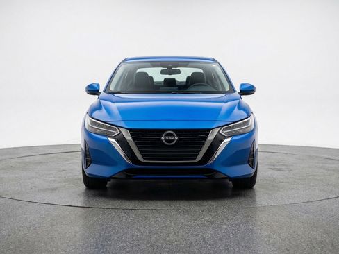 Used 2025 Nissan Sentra SV image 2