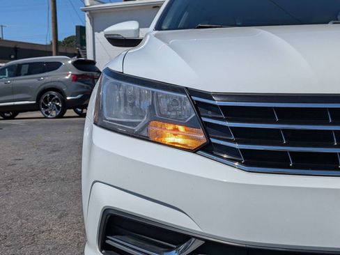 Used 2018 Volkswagen Passat 2.0T SE FWD image 10