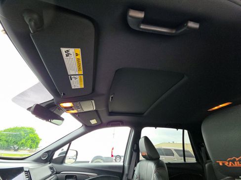 Used 2022 Honda Passport TrailSport image 12