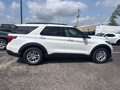 Certified 2026 Ford Explorer Active w/ Active Comfort Package RWD image 8