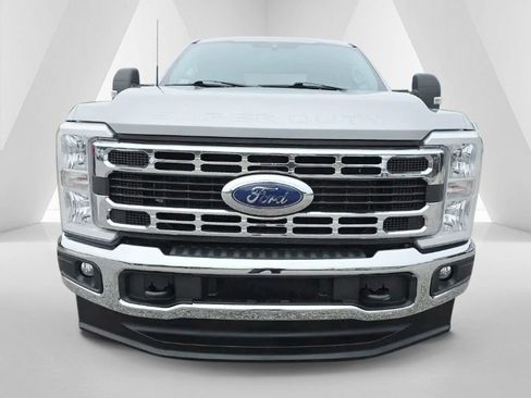Used 2023 Ford F250 XLT AWD/4WD image 2