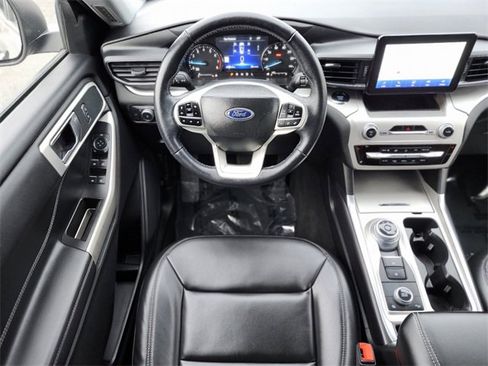 Certified 2022 Ford Explorer XLT w/ Equipment Group 202A image 13