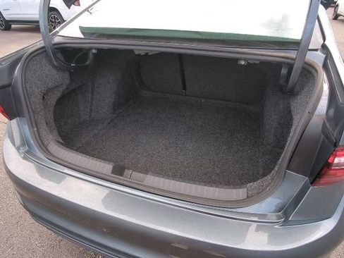 Used 2024 Volkswagen Jetta SE image 12