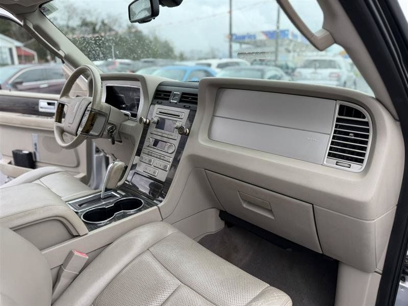 Used 2010 Lincoln Navigator 4WD image 35