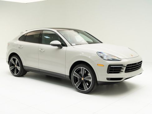 Used 2022 Porsche Cayenne Platinum Edition image 7