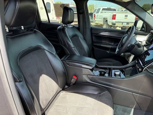 Used 2023 Jeep Grand Cherokee Altitude AWD/4WD image 15