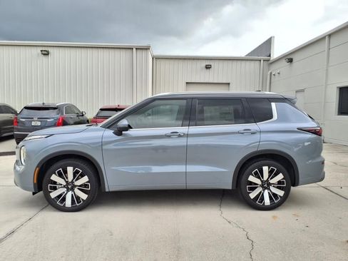 Used 2025 Mitsubishi Outlander SEL FWD image 2