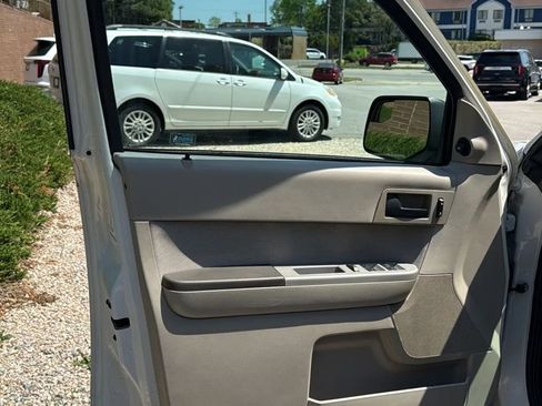 Used 2012 Ford Escape XLT image 11