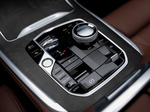 Used 2024 BMW X7 M60i AWD/4WD image 53