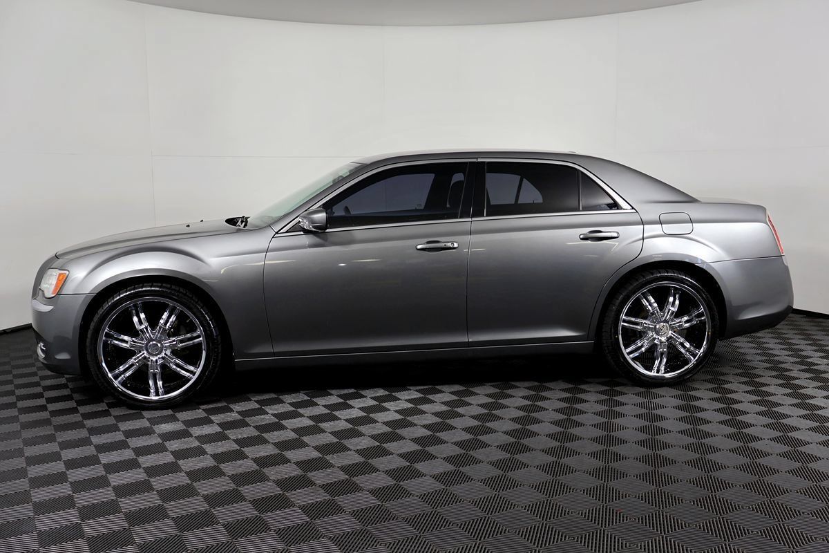 Used 2012 Chrysler 300 RWD image 15