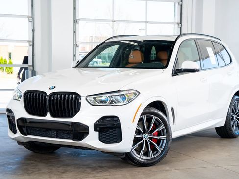 Used 2022 BMW X5 xDrive40i w/ M Sport Package AWD/4WD image 2