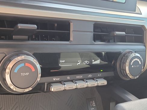 Certified 2025 Toyota Tacoma SR5 AWD/4WD image 24