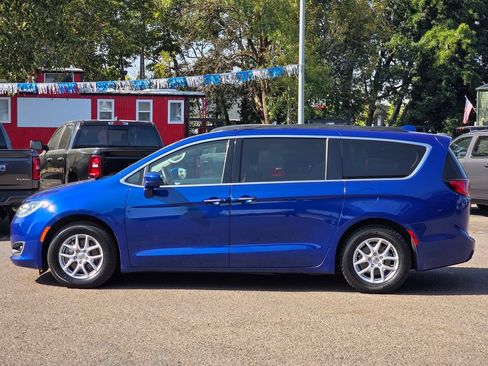 Used 2020 Chrysler Pacifica Touring FWD image 10