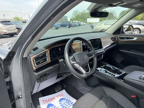 Used 2024 Volkswagen Atlas SE image 23