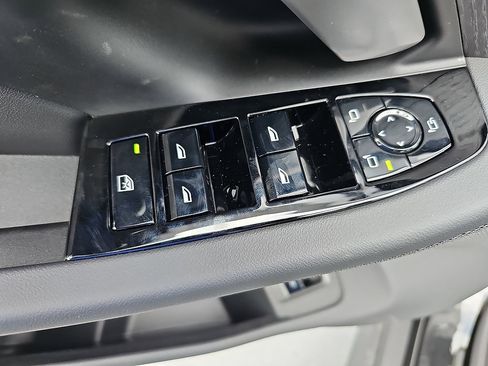 New 2026 BMW 530i w/ Convenience Package RWD image 28