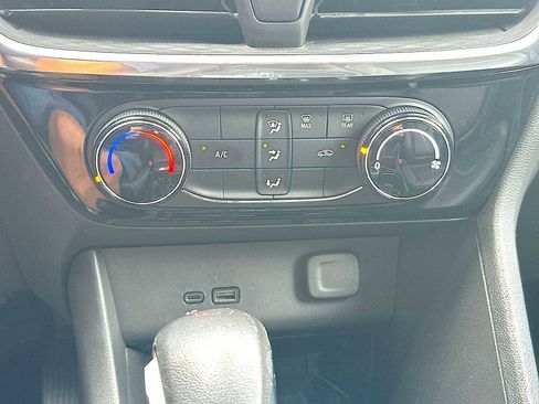 Used 2024 Buick Encore GX Sport Touring image 16