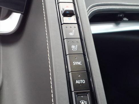 Used 2022 Chevrolet Corvette Stingray Premium Conv w/ Z51 Performance Package image 23