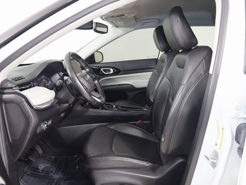 Used 2022 Jeep Compass Limited image 11