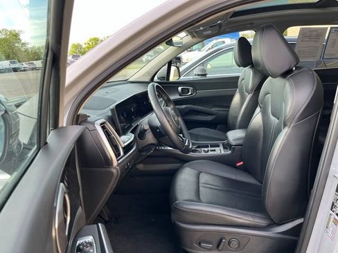 Used 2024 Kia Sorento EX w/ Panoramic Sunroof Package FWD image 14