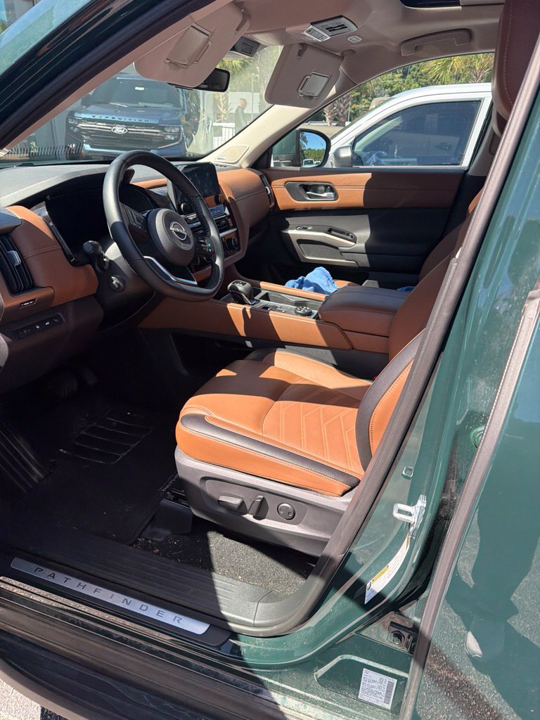 Used 2025 Nissan Pathfinder Platinum AWD/4WD image 7