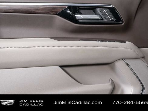 Used 2025 Chevrolet Tahoe LT RWD image 6