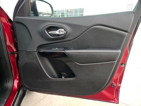 Used 2020 Jeep Cherokee Latitude Plus image 29