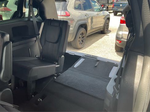 Used 2019 Dodge Grand Caravan GT FWD image 18
