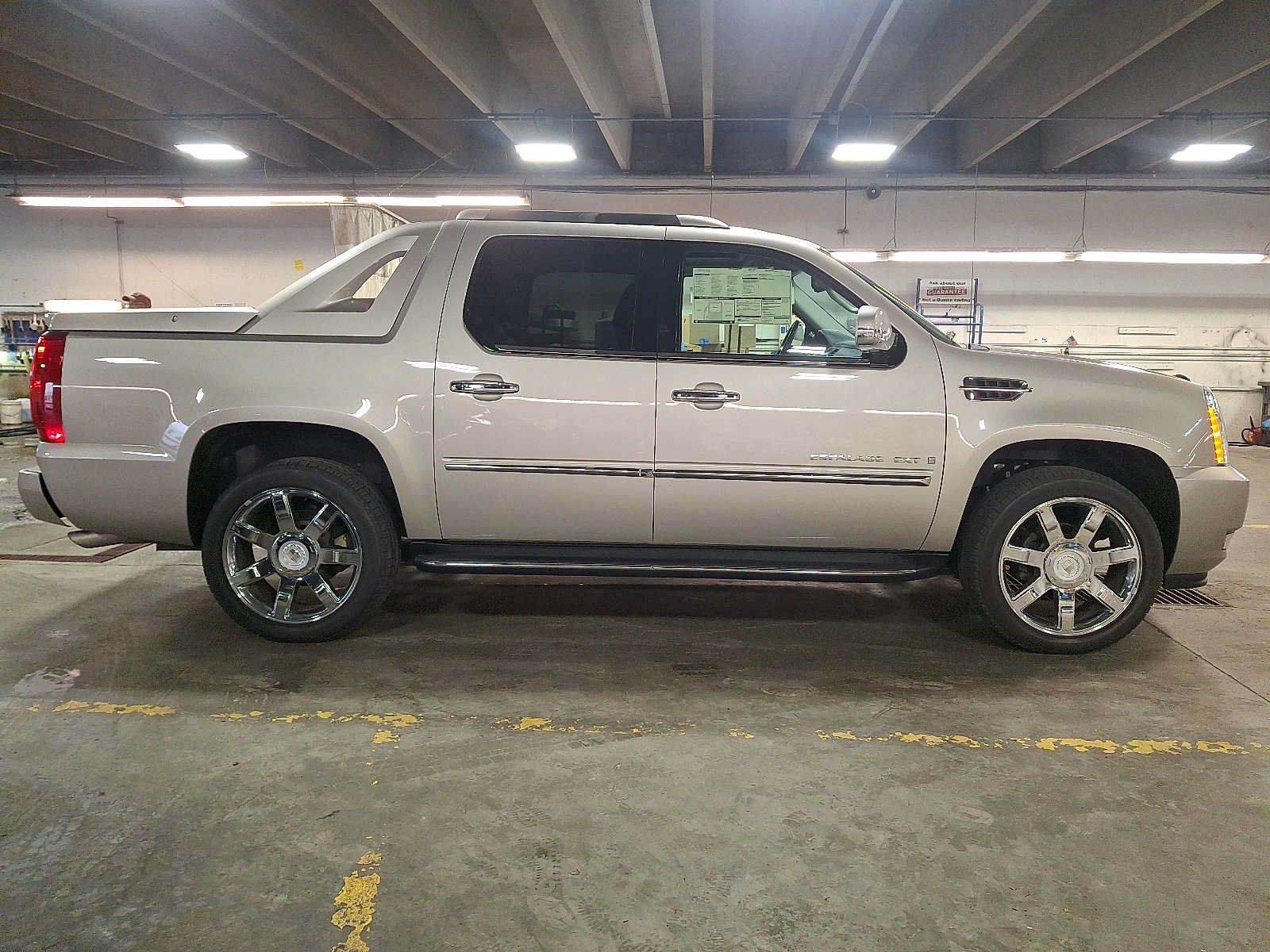 Used 2008 Cadillac Escalade EXT AWD/4WD image 7