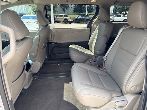 Used 2017 Toyota Sienna XLE w/ Protection Package FWD image 10