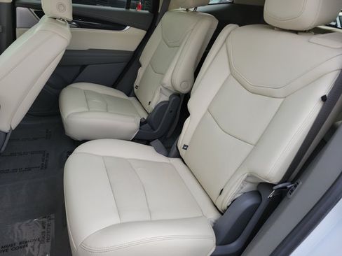 Used 2022 Cadillac XT6 Premium Luxury w/ Technology Package AWD/4WD image 16