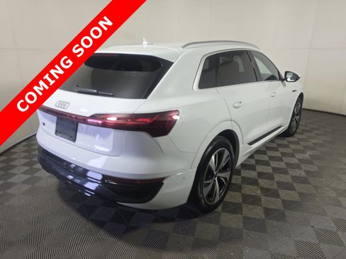 Used 2024 Audi Q8 e-tron Premium Plus w/ Premium Plus Package image 4
